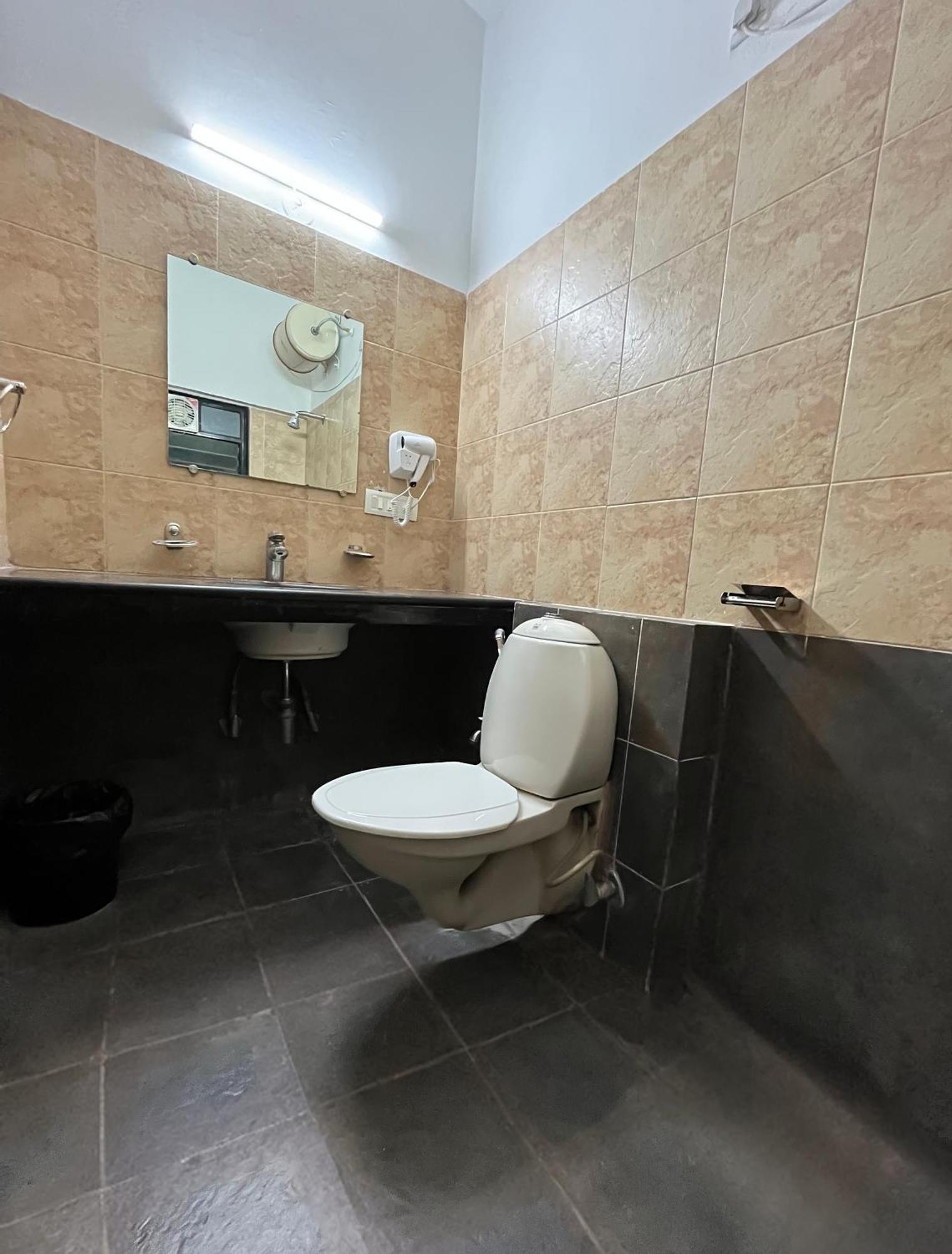Hoshtel99 - Lux - Stay, Cowork And Cafe - Luxurious Bungalow Пуна Экстерьер фото